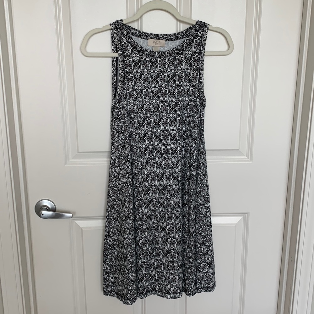 Women’s Black and White Loft Swing dress. XXS Petite. Excellent condition